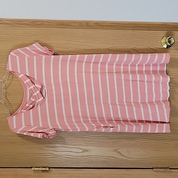 Pink striped dress with pockets - Picture 2 of 3